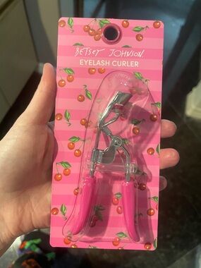 Betsey Johnson Eyelash Curler